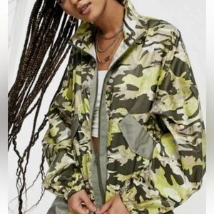 Nike Women's Sportswear Jacket XL Floral Camouflage Design w/Front Zipper